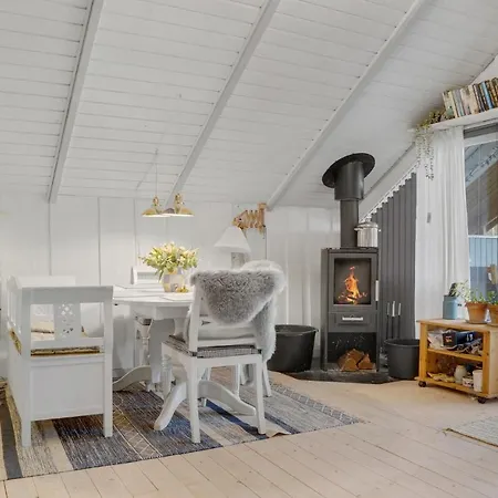 Feriehus Amazing In Faxe Ladeplads With 3 Bedrooms And Wifi